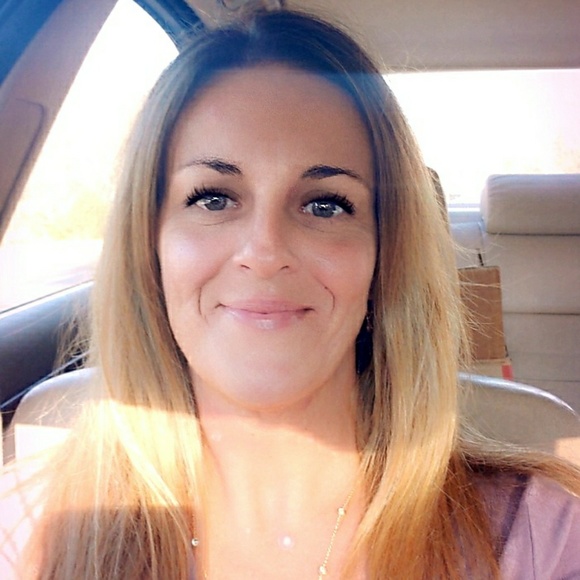 Meet your Posher, Erin - Picture 1 of 16